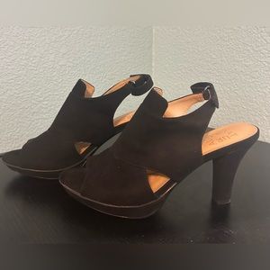 Open toe heeled booties